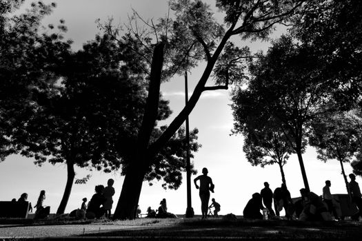 Menemukan Oase Kebersamaan: Bagaimana Ruang Ketiga Menyembuhkan Kesepian Masyarakat Urban Perkotaan