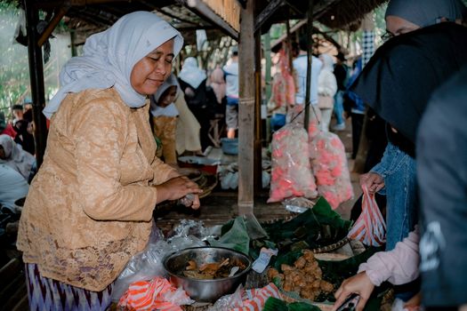 Fenomena Kuliner Viral Murah: Saat Cita Rasa Lokal Menaklukkan Selera dan Kantong Perkotaan